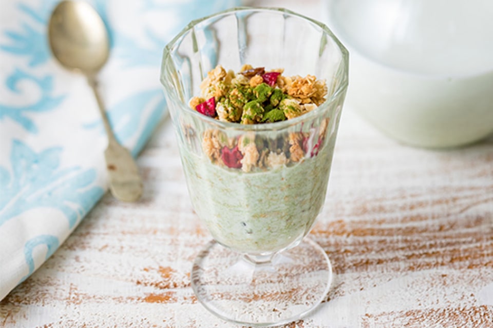 Matcha Milk & Granola